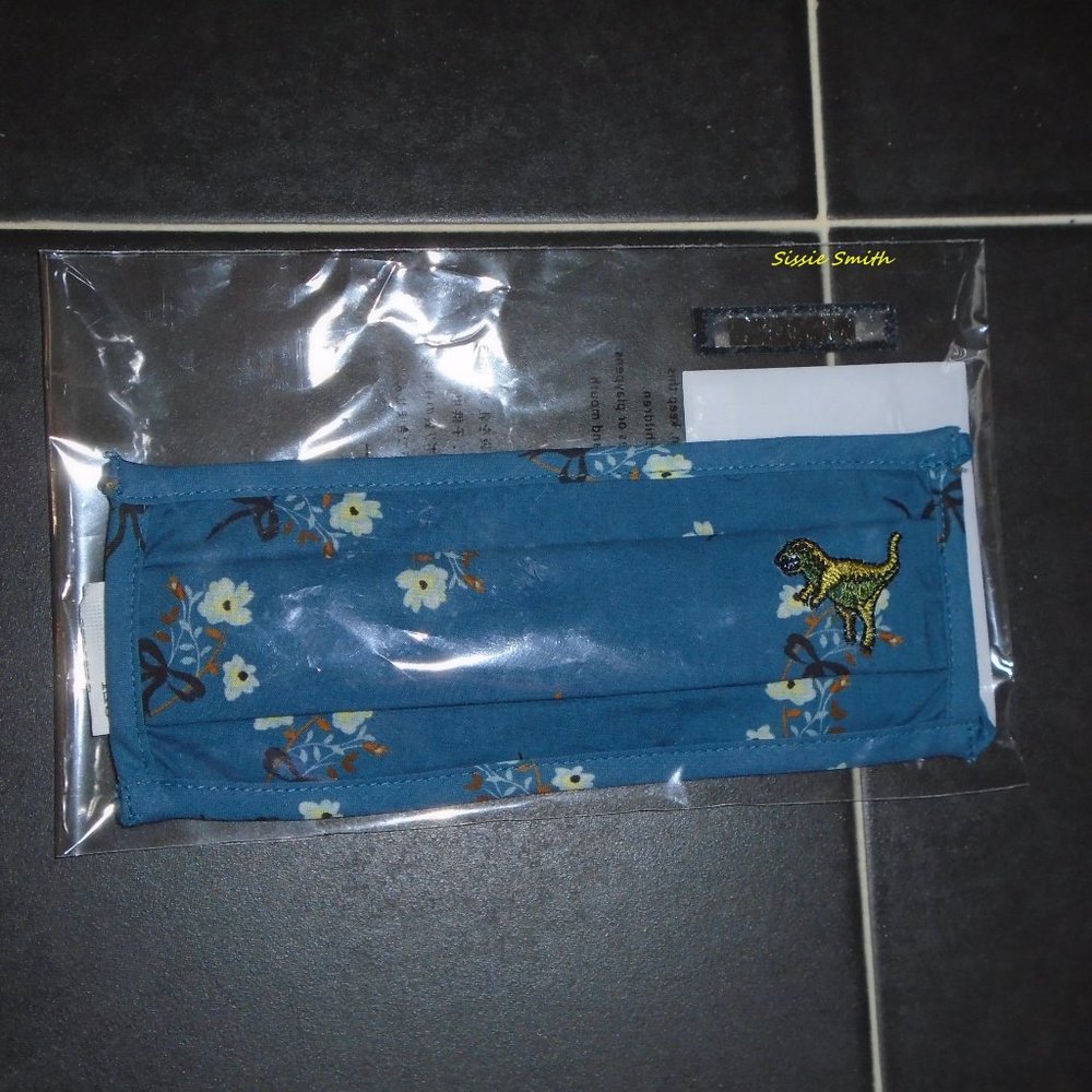 NWT COACH REXY FACE MASK WITH FLORAL PRINT - Picture 2 of 7